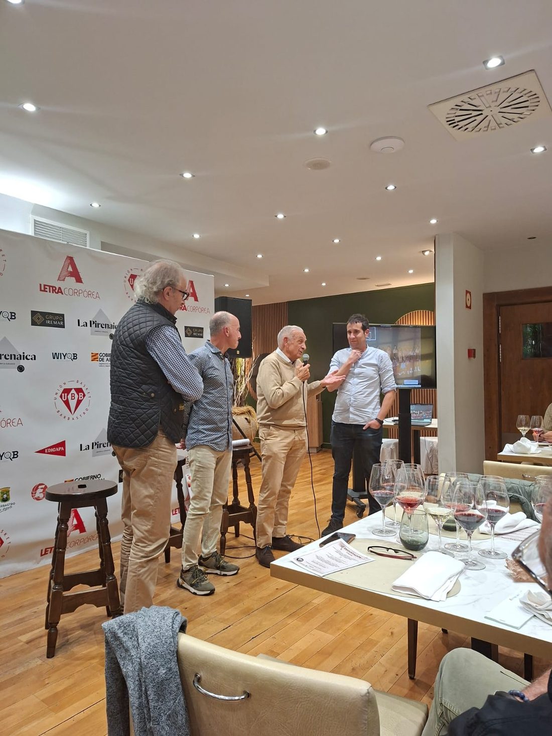 Intervención durante la cata-maridaje de baloncesto de Barbastro